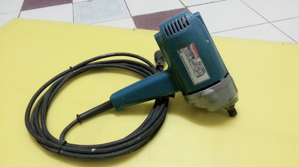 ขายเครื่องขัดสียี่ห้อMAKITAรุ่น9218BLสภาพสวยๆของแท้แน่นอนMADE IN JAPAN(860W)