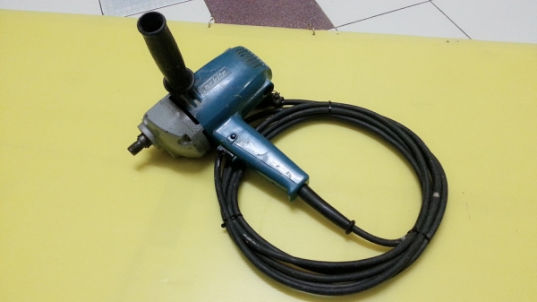 ขายเครื่องขัดสียี่ห้อMAKITAรุ่น9218BLสภาพสวยๆของแท้แน่นอนMADE IN JAPAN(860W) ขายเครื่องขัดสียี่ห้อMAKITAรุ่น9218BLสภาพสวยๆของแท้แน่นอนMADE IN JAPAN(860W)