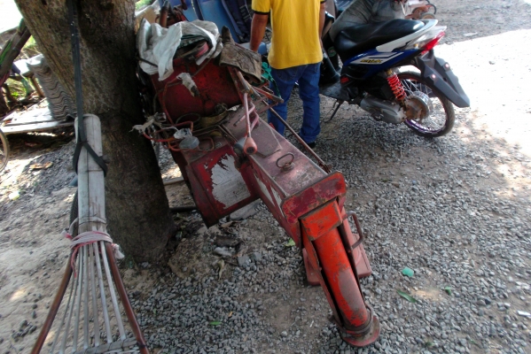 ขายด่วนสิ้นส่วนเครนUNI3ตันมีขาคอนโทนขาดบูมอาม ขายด่วนสิ้นส่วนเครนUNI3ตันมีขาคอนโทนขาดบูมอาม