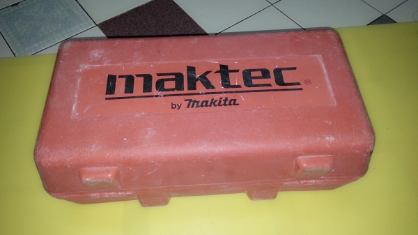 ขายกบไฟฟ้าหน้า3ยี่ห้อmaktecสภาพดีมากๆมีกล่องเก็บเรียบร้อยของแท้ๆ(750W) ขายกบไฟฟ้าหน้า3ยี่ห้อmaktecสภาพดีมากๆมีกล่องเก็บเรียบร้อยของแท้ๆ(750W)