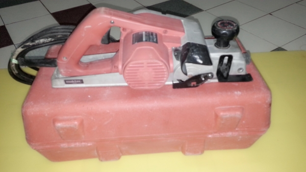 ขายกบไฟฟ้าหน้า3ยี่ห้อmaktecสภาพดีมากๆมีกล่องเก็บเรียบร้อยของแท้ๆ(750W) ขายกบไฟฟ้าหน้า3ยี่ห้อmaktecสภาพดีมากๆมีกล่องเก็บเรียบร้อยของแท้ๆ(750W)