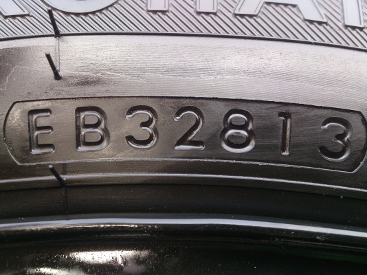 ขายยางพร้อมกะทะถอดป้ายแดง TOYOTA VIOS ยางYOKOHAMA 185/60R15 ยางสัปดาห์ที่28 ปี13 (ตุ่มหน้ายางสีมีอยู่ครบ) จำนวน 1 ชุด พร้อมฝาครอบ