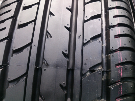 ขายยางพร้อมกะทะถอดป้ายแดง TOYOTA VIOS ยางYOKOHAMA 185/60R15 ยางสัปดาห์ที่28 ปี13 (ตุ่มหน้ายางสีมีอยู่ครบ) จำนวน 1 ชุด พร้อมฝาครอบ