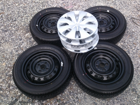 ขายยางพร้อมกะทะถอดป้ายแดง TOYOTA VIOS ยางYOKOHAMA 185/60R15 ยางสัปดาห์ที่28 ปี13 (ตุ่มหน้ายางสีมีอยู่ครบ) จำนวน 1 ชุด พร้อมฝาครอบ