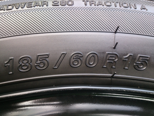 ขายยางพร้อมกะทะถอดป้ายแดง TOYOTA VIOS ยางYOKOHAMA 185/60R15 ยางสัปดาห์ที่28 ปี13 (ตุ่มหน้ายางสีมีอยู่ครบ) จำนวน 1 ชุด พร้อมฝาครอบ