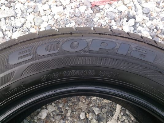 ขายยาง บริสโตน ECOPIA 215/60R16 ยางสัปดาห์ที่50 ปี12 ดอกยางลึกเท่ากันสภาพยาง90\% สวยๆ 1 ชุด