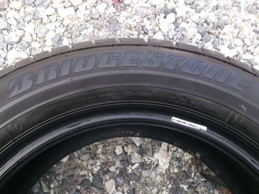 ขายยาง บริสโตน ECOPIA 215/60R16 ยางสัปดาห์ที่50 ปี12 ดอกยางลึกเท่ากันสภาพยาง90\% สวยๆ 1 ชุด