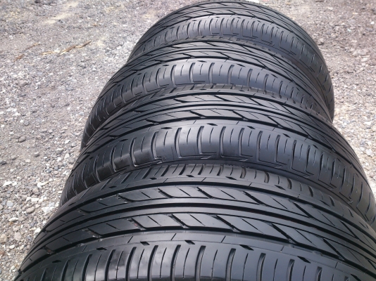 ขายยาง บริสโตน ECOPIA 215/60R16 ยางสัปดาห์ที่50 ปี12 ดอกยางลึกเท่ากันสภาพยาง90\% สวยๆ 1 ชุด