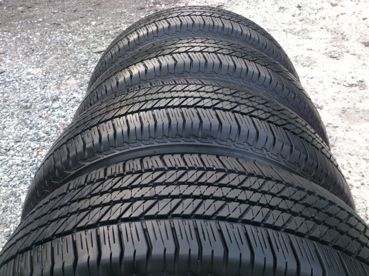 ขายยาง บริสโตร์ 265/65R17 ยางสัปดาห์ที่47 ปี12 ดอกยางนิ่มลึกเท่ากันใช้งานน้อยไม่แตกลายสภาพยาง95\% (ไม่มีปะ) จำนวน 1 ชุด