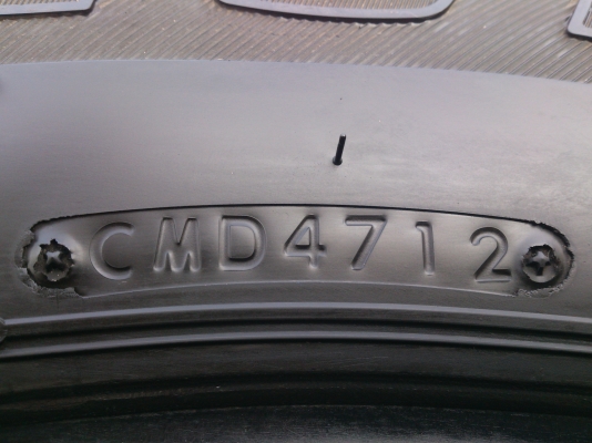 ขายยาง บริสโตร์ 265/65R17 ยางสัปดาห์ที่47 ปี12 ดอกยางนิ่มลึกเท่ากันใช้งานน้อยไม่แตกลายสภาพยาง95\% (ไม่มีปะ) จำนวน 1 ชุด