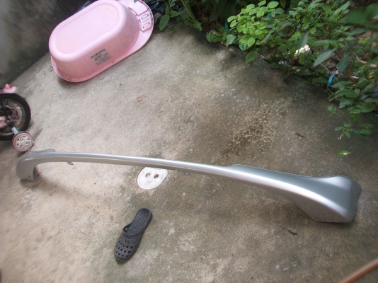 ชายหน้าหลัง ยาริส