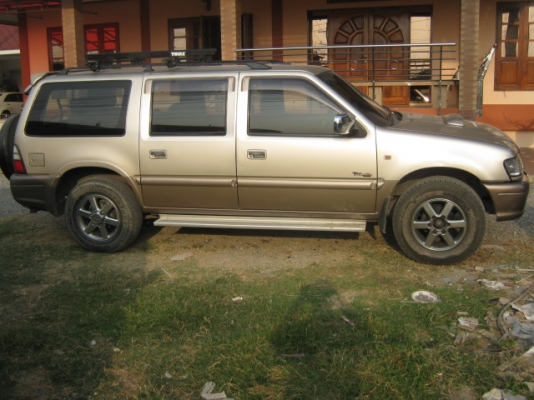 อีซูซุแอดเวนเจอร์ ปี2002 เครื่องสองเจติดแก๊ส ลงเล่มแล้ว พร้อมใช้ สภาพสวยครับ