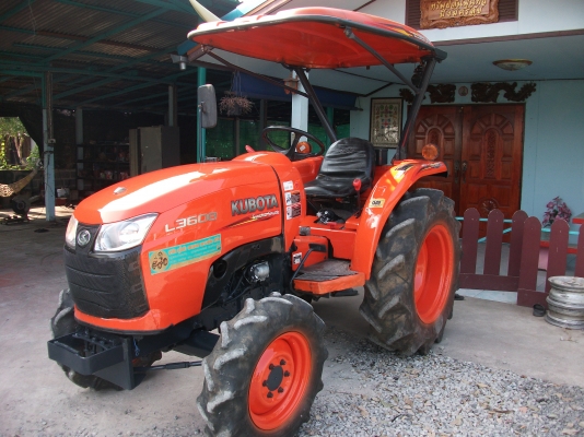 HAPPY NEW YEAR บัญชาแทรคเตอร์..ส่งสุขปีใหม่ L3608 เป็นของขวัญรับปีมะเมียครับ