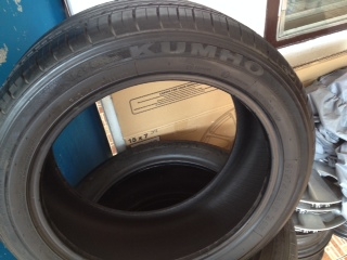 ขายยาง\% คัมโฮ ขอบ17เบอร์215/50/17ปี12ไม่ปะไม่บวมไม่กินข้าง ดอกเต็มๆแน่นๆ4เส้นแค่5900บาท