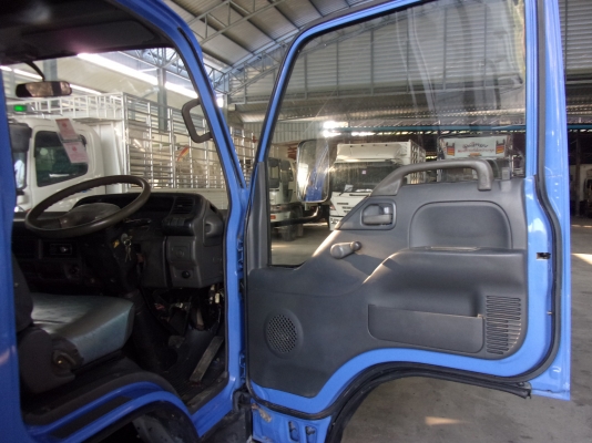 ขาย 6ล้อ อีซูซุ NPR 130 แรง ยาว 4.30 ปี 2006 สภาพสวยเดิมเครื่องดี พร้อมใช้งาน ชมก่อนได้ครับ สนใจติดต่อ 081-9425443