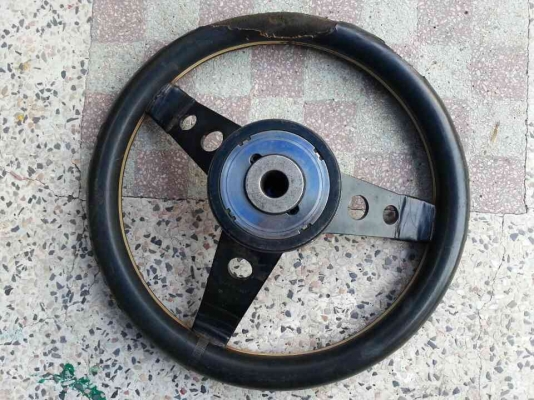 พวงมาลัย อิตาลี่ แท้ พร้อมแท่นเสียบรู้ พร้อมส่ง EMF ถอดจาก BMW E30