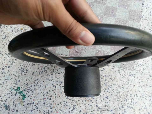 พวงมาลัย อิตาลี่ แท้ พร้อมแท่นเสียบรู้ พร้อมส่ง EMF ถอดจาก BMW E30