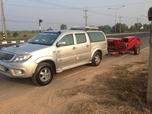 ขายเครื่องอัดฟางยี่ห้อ NEWHOLLAND รุ่น 272 ใช้งานดีแต่ไม่ค่อยได้ใช้งาน สภาพสวยพร้อมใช้งาน ราคา 98000 บาท คุยกันได้ครับ สนใจติดต่อ คุณชัยยา สตึก โทร 081-9972972 089-8451778