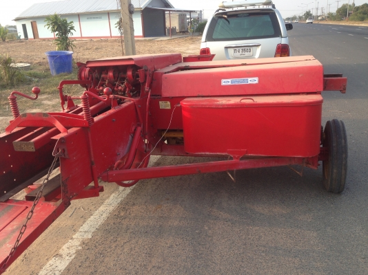 ขายเครื่องอัดฟางยี่ห้อ NEWHOLLAND รุ่น 272 ใช้งานดีแต่ไม่ค่อยได้ใช้งาน สภาพสวยพร้อมใช้งาน ราคา 98000 บาท คุยกันได้ครับ สนใจติดต่อ คุณชัยยา สตึก โทร 081-9972972 089-8451778