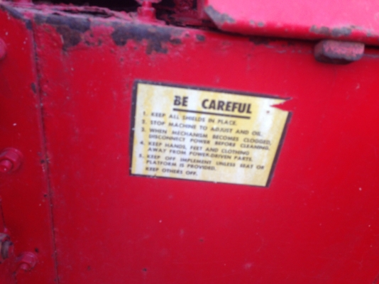 ขายเครื่องอัดฟางยี่ห้อ NEWHOLLAND รุ่น 272 ใช้งานดีแต่ไม่ค่อยได้ใช้งาน สภาพสวยพร้อมใช้งาน ราคา 98000 บาท คุยกันได้ครับ สนใจติดต่อ คุณชัยยา สตึก โทร 081-9972972 089-8451778