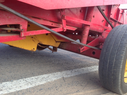 ขายเครื่องอัดฟางยี่ห้อ NEWHOLLAND รุ่น 272 ใช้งานดีแต่ไม่ค่อยได้ใช้งาน สภาพสวยพร้อมใช้งาน ราคา 98000 บาท คุยกันได้ครับ สนใจติดต่อ คุณชัยยา สตึก โทร 081-9972972 089-8451778