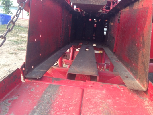 ขายเครื่องอัดฟางยี่ห้อ NEWHOLLAND รุ่น 272 ใช้งานดีแต่ไม่ค่อยได้ใช้งาน สภาพสวยพร้อมใช้งาน ราคา 98000 บาท คุยกันได้ครับ สนใจติดต่อ คุณชัยยา สตึก โทร 081-9972972 089-8451778