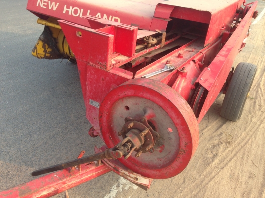 ขายเครื่องอัดฟางยี่ห้อ NEWHOLLAND รุ่น 272 ใช้งานดีแต่ไม่ค่อยได้ใช้งาน สภาพสวยพร้อมใช้งาน ราคา 98000 บาท คุยกันได้ครับ สนใจติดต่อ คุณชัยยา สตึก โทร 081-9972972 089-8451778