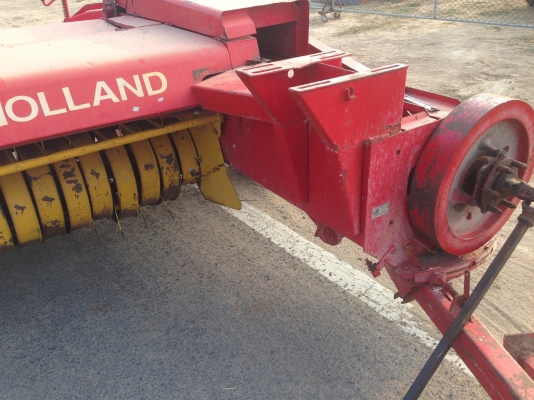 ขายเครื่องอัดฟางยี่ห้อ NEWHOLLAND รุ่น 272 ใช้งานดีแต่ไม่ค่อยได้ใช้งาน สภาพสวยพร้อมใช้งาน ราคา 98000 บาท คุยกันได้ครับ สนใจติดต่อ คุณชัยยา สตึก โทร 081-9972972 089-8451778