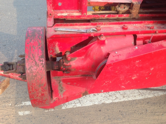 ขายเครื่องอัดฟางยี่ห้อ NEWHOLLAND รุ่น 272 ใช้งานดีแต่ไม่ค่อยได้ใช้งาน สภาพสวยพร้อมใช้งาน ราคา 98000 บาท คุยกันได้ครับ สนใจติดต่อ คุณชัยยา สตึก โทร 081-9972972 089-8451778