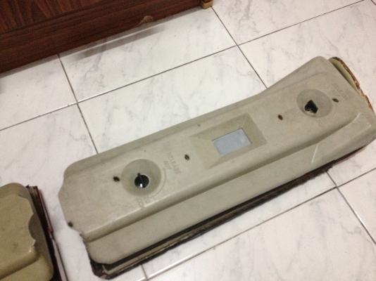 ขายไฟท้าย bmw e30 แท้ ไฟ2ชั้น 1คู่ สภาพดี ราคา2300บาท โทร0875077464โส กทม