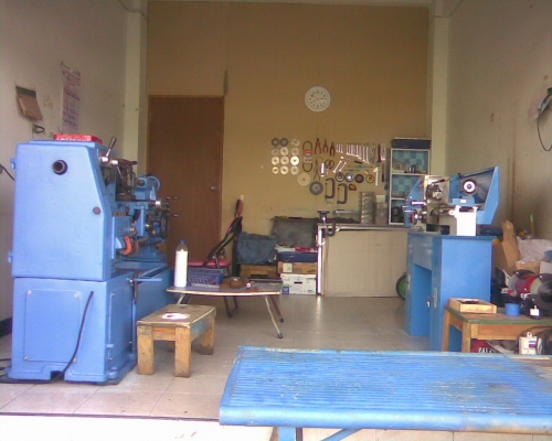 เครื่องกลึง มือหนึ่ง ขนาด 3.5 ฟุต ระบบ เกียร์บล็อก เครื่องกลึง มือหนึ่ง ขนาด 3.5 ฟุต ระบบ เกียร์บล็อก