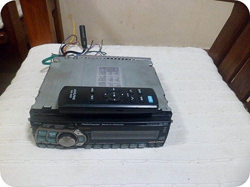 ///ALPINE CDA 9811 CD/MP3  รุ่นใหญ่เสียงดีมาก คมชัด มีน้ำหนักมีระบบ Turn on the MediaXpander