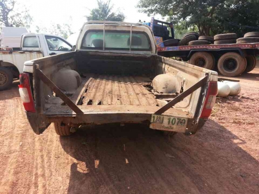 ISUZU DMAX ปี47 เครื่อง 2.5-Turbo    คัสชีพอใช้  เล่มทะเบียนพร้อมโอน