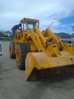 รถตักล้อยาง นาวา KLD 85 Z-1 เครื่อง PE เมอร์โบบิสสันเกียร์ทอค สภาพใช้งานได้ มีสีนกระบอกยาวยก รั่ว เบรคจิ๊ฟฟี่ ต้องเช็คเอกสารสัญญาซื้อขายทั่วไปเกียร์ทอคอยู่ในสภาพปกติเครื่องดี 80 \% ยาง 50 \% บู๊ทระบบข้อต่อมีหลวมนิดหน่อย