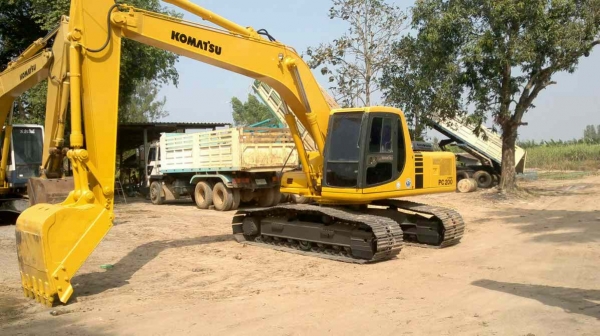 Komatsu Pc200-6 เก็บใหม่ ไฟฟ้าครบ เอกสารเล่ม ช่วงล่างเต็มทุกจุด