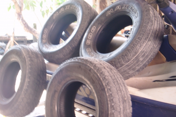 ขายยาง4เส้น ขอบ15 ดอกเต็ม ไม่แตกไม่บวม ไม่แพง ขายยาง4เส้น ขอบ15 ดอกเต็ม ไม่แตกไม่บวม ไม่แพง