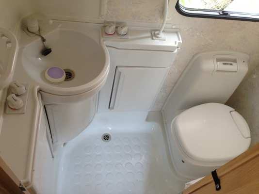 Caravan RV รถบ้านนำเข้าพร้อมอยู่รับรถได้ทันที Caravan RV รถบ้านนำเข้าพร้อมอยู่รับรถได้ทันที