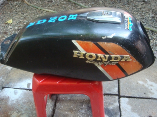 ถังน้ำมันWING125 สภาพสวยเดิมมีเกจ์น้ำมัน/ฝาถังพร้อม ถังน้ำมันWING125 สภาพสวยเดิมมีเกจ์น้ำมัน/ฝาถังพร้อม