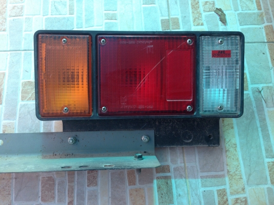 ไฟท้ายรถ6ล้อ NQR/NPRแท้