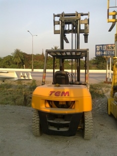 ขายรถยก4ตันT.C.M FD40Z7    (หรือแลก4.5เสาสูง ดีเซล)  T.0894071471