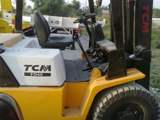 ขายรถยก4ตันT.C.M FD40Z7    (หรือแลก4.5เสาสูง ดีเซล)  T.0894071471