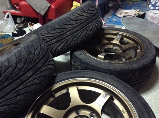 แม็กลายvolk TE 37 ขอบ 17 หกรูรถกระบะพร้อมยาง 9800 บาท