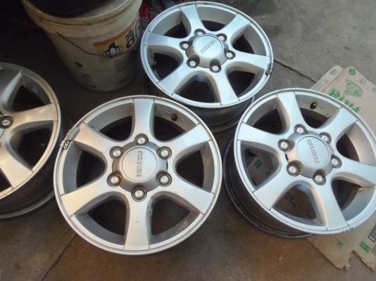 แมก D-MAX ขอบ 15 ลายหกก้าน 4 วง 5500 ของอยู่บางปู แมก D-MAX ขอบ 15 ลายหกก้าน 4 วง 5500 ของอยู่บางปู