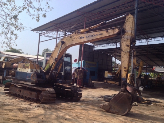 ขายครับ KOMATSU 120-3 ลอนเลอร์ 7 ลูก สนใจโทรสอบถามได้นะครับ