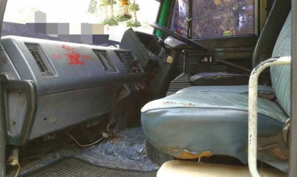 รถอีซูซุ 10 ล้อ ตู้เย็น  195 แรงม้า.  สนใจติดต่อ 081 - 6079515