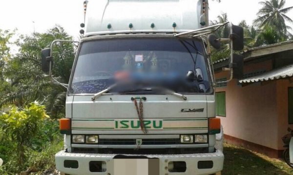 รถอีซูซุ 10 ล้อ ตู้เย็น  195 แรงม้า.  สนใจติดต่อ 081 - 6079515