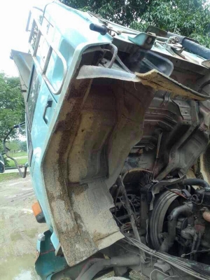 รถอีซูซุ 10 ล้อดั้ม 240 แรงม้า. สนใจติดต่อ 081 - 6079515