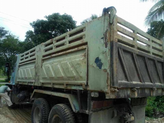 รถอีซูซุ 10 ล้อดั้ม 240 แรงม้า. สนใจติดต่อ 081 - 6079515