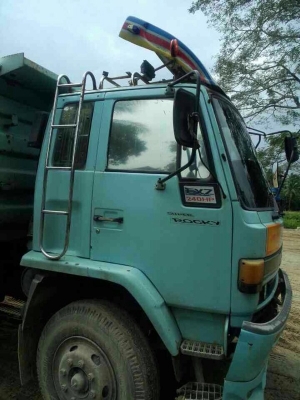 รถอีซูซุ 10 ล้อดั้ม 240 แรงม้า. สนใจติดต่อ 081 - 6079515