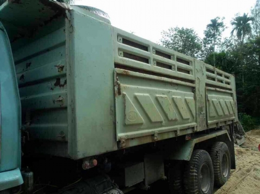 รถอีซูซุ 10 ล้อดั้ม 240 แรงม้า. สนใจติดต่อ 081 - 6079515